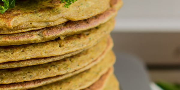 Pannkoogid kikerhernejahu, tšilli, tofu ja lehtkapsaga