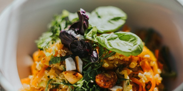 Vokiroog aedviljade ja kinoaga