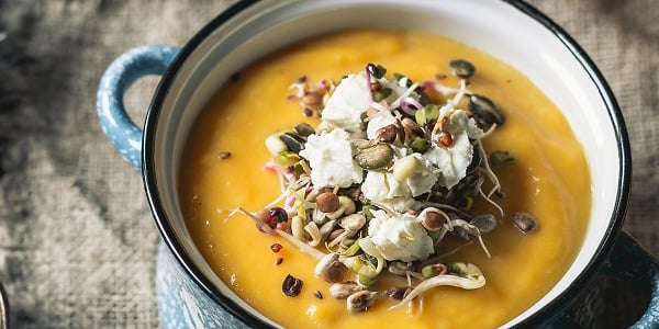 Kõrvitsapüreesupp seemnete ja idanditega