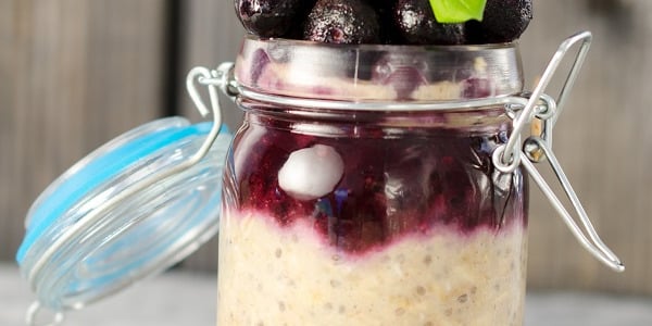 Üleööpuder mustikamoosi ja chia-seemnetega