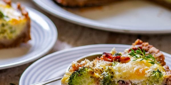 Tootatrajahust põhjal kodujuustu-brokolipirukas