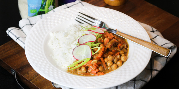 Kookosene karri kikerhernestega