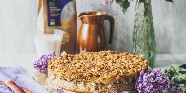 Rabarberikook krõbeda kaerahelbe kattega