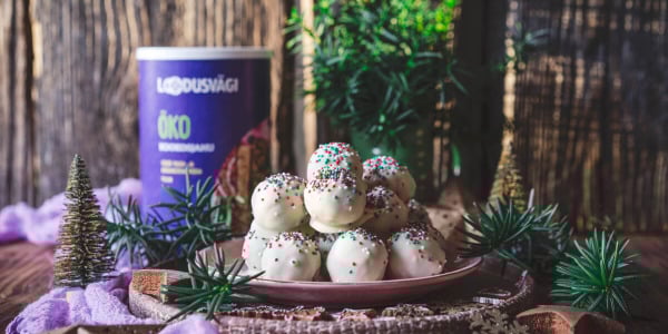 Pallikesed valges šokolaadis