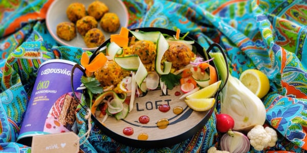 Kikerherne-porgandi pallid lillkapsariisiga