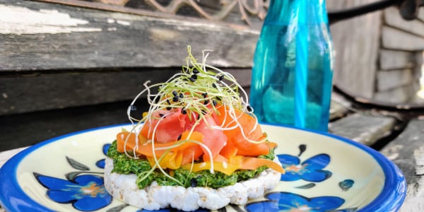 Riisivahvlid karulaugu pestoga