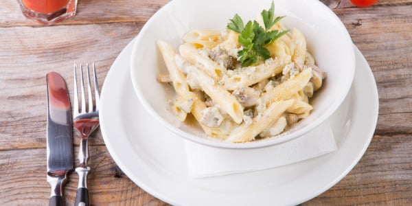 Penned sinihallitusjuustu-koore kastmes