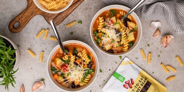 Itaalia köögiviljasupp minestrone pasta ja ubadega