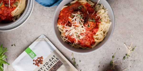 Tomatine pasta läätsede ja kanahakkliha pallidega