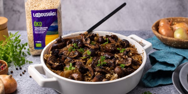 Ahjus küpsetatud riisiroog seentega