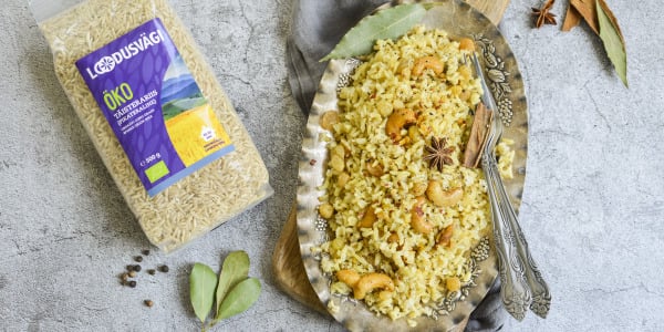 Vürtsikas India riis pähklite ja rosinatega