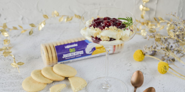 Kohupiima-kirsi magustoit küpsistega