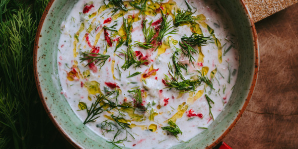 Suvine kurgi ja redise tzatziki 