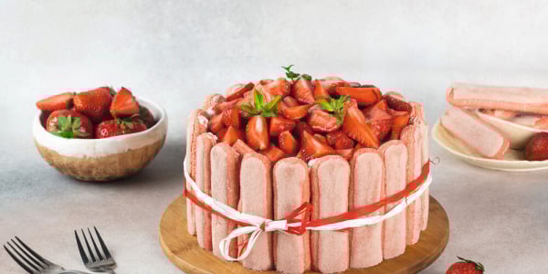 Maasika Charlotte tort Vicenzi ladyfingers küpsistega