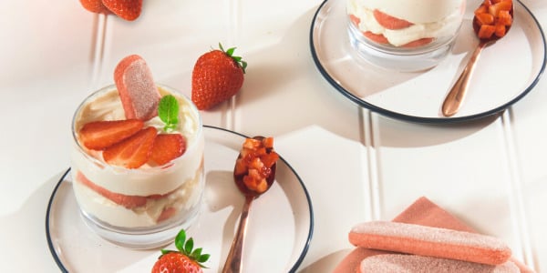 Ricotta-vahukreem Vicenzy ladyfingers maasikamaitseliste küpsistega