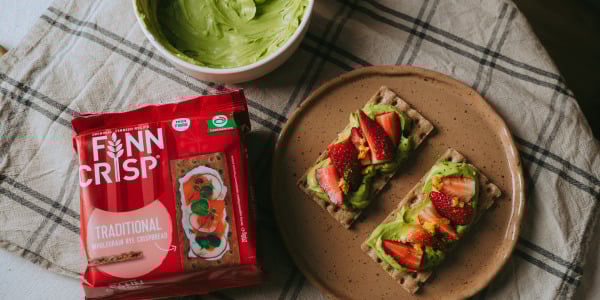 Finn Crisp näkileivad matcha-toorjuustukreemiga