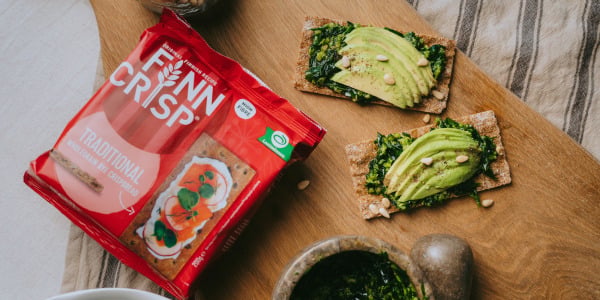 Karulaugupesto ja avokaadoga näkileivad 