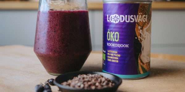 Smuuti mustikate ja Loodusvägi kookosjoogiga 