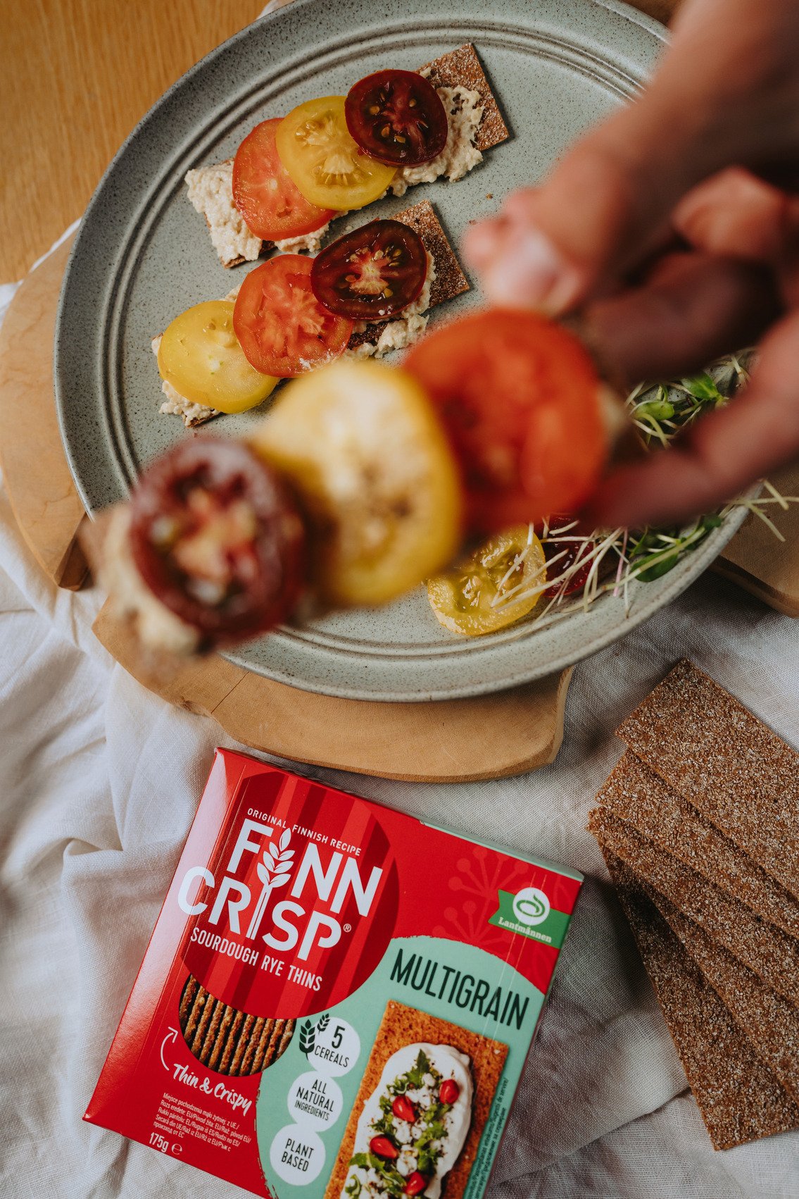 Taimne ‘’ricotta’’ ja värske tomat Finn Crisp näkileivaga